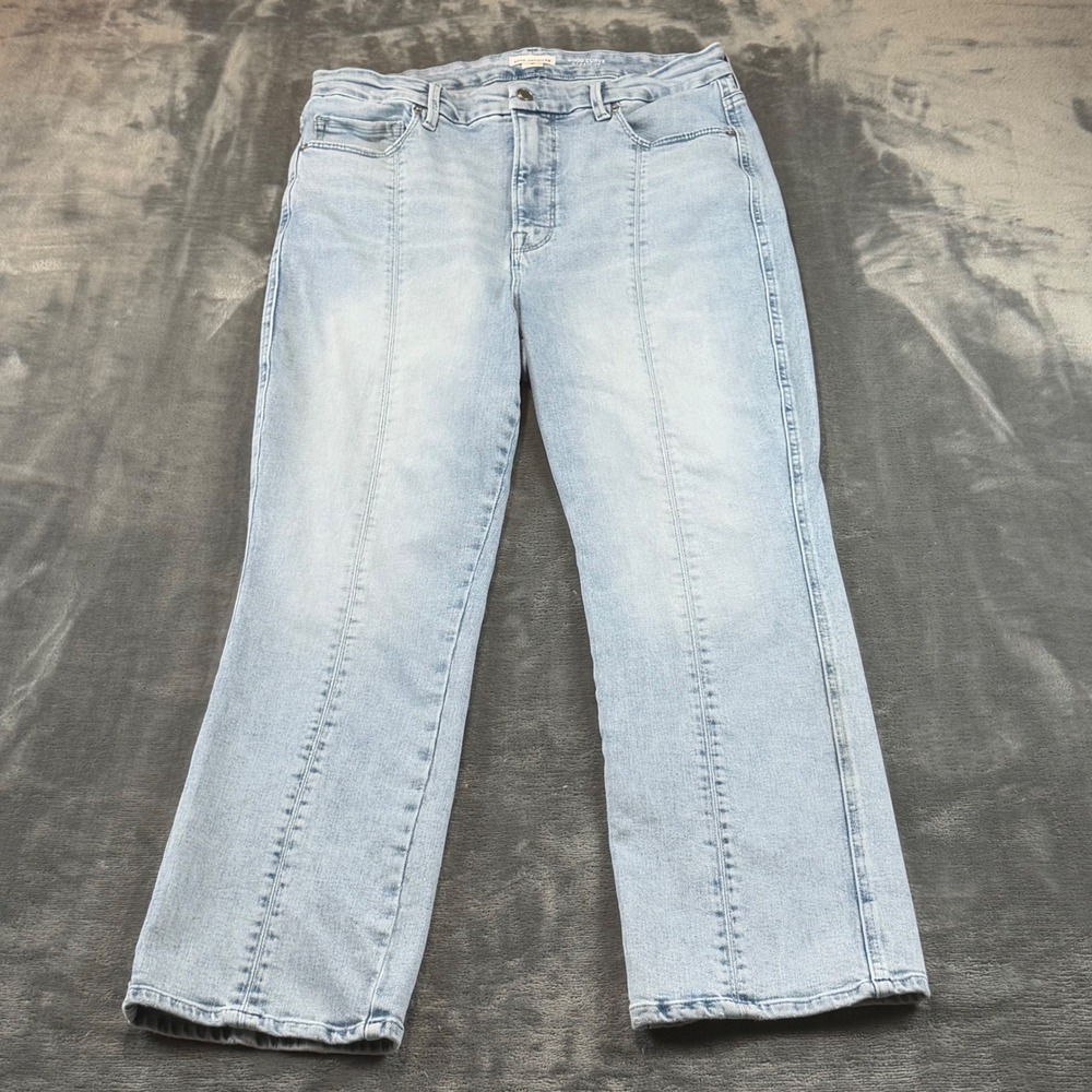 Good American Good Curve Straight Jeans Light Wash Seam Front 15 GCSTCS014T